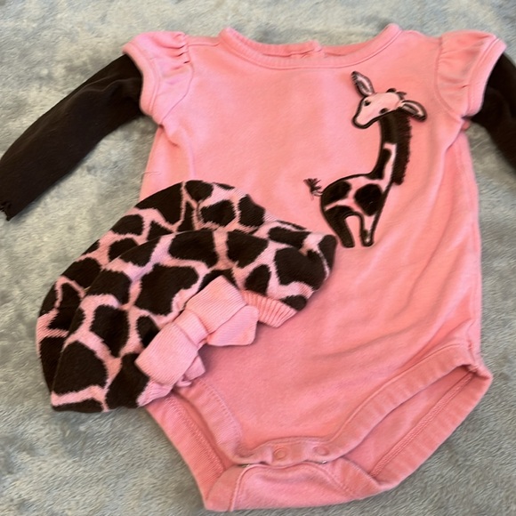 3-6M Gymboree giraffe onesie and hat bundle - Picture 2 of 4